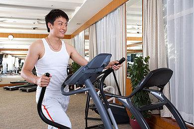 《高尔夫大乱斗》推出《上行战场》联动装备 首发周免费获取